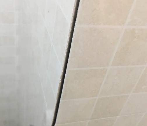 印江瓷砖空鼓维修公司分享阳台瓷砖脱落的修复过程可以分为以下几个步骤